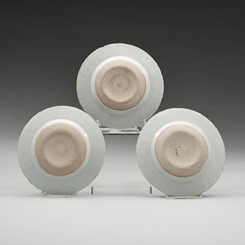 Three blue and white Transitional dishes, 17th Century.