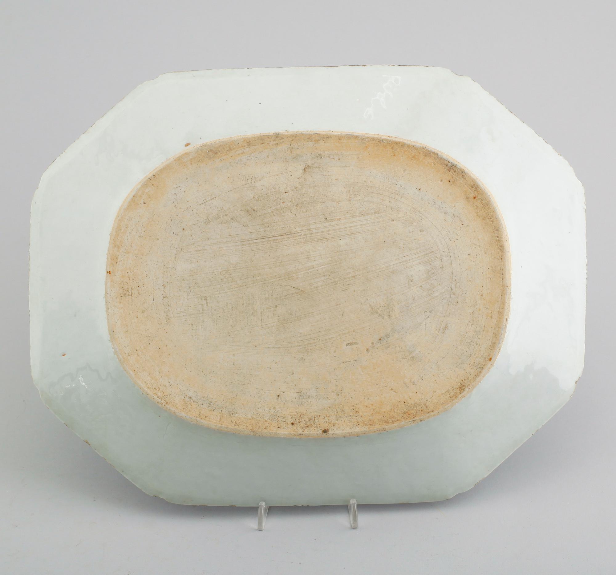 STEKFAT, porslin, Kina, Qianlong 1736-1795.
