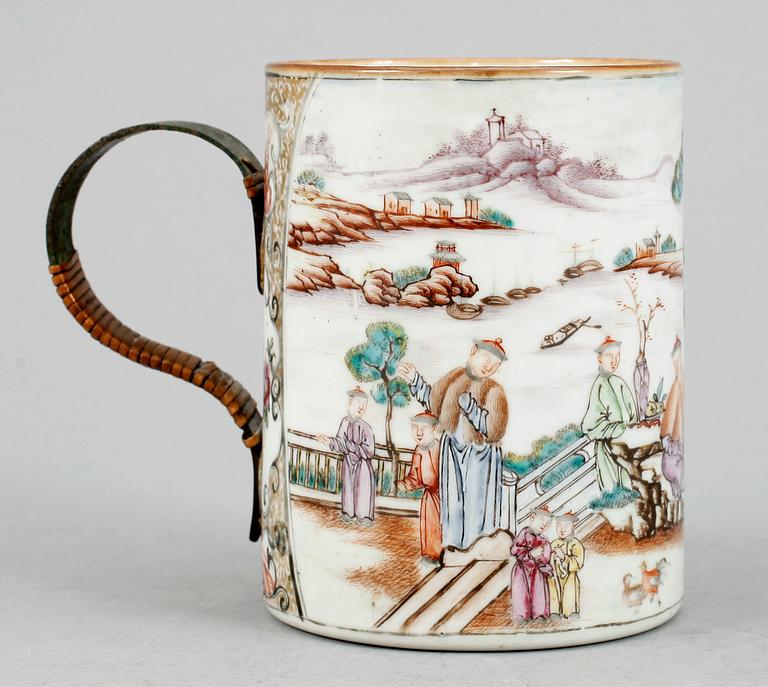 MUGG, porslin, Kina. Qianlong 1736-95.