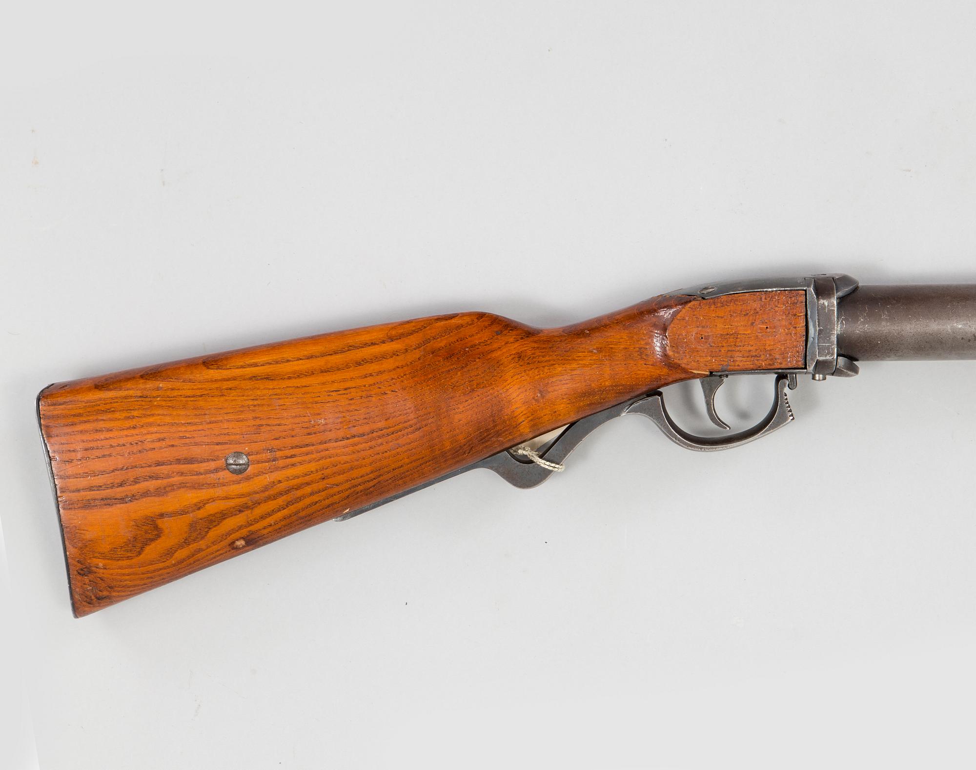 An Oscar Will "Bugelspanner" air rifle, ca 1915.