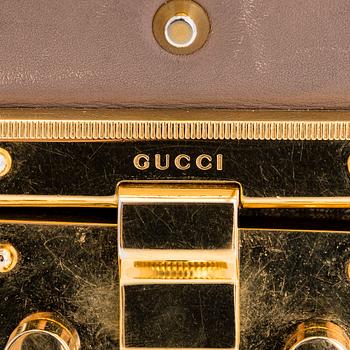 Gucci, a shoulder bag.