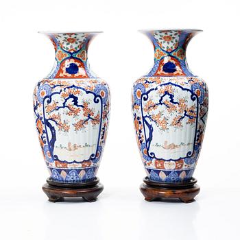 Golvvaser, ett par, Japan, 1800-tal.