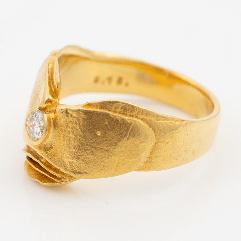 Ring 18K guld med en rund briljantslipad diamant.