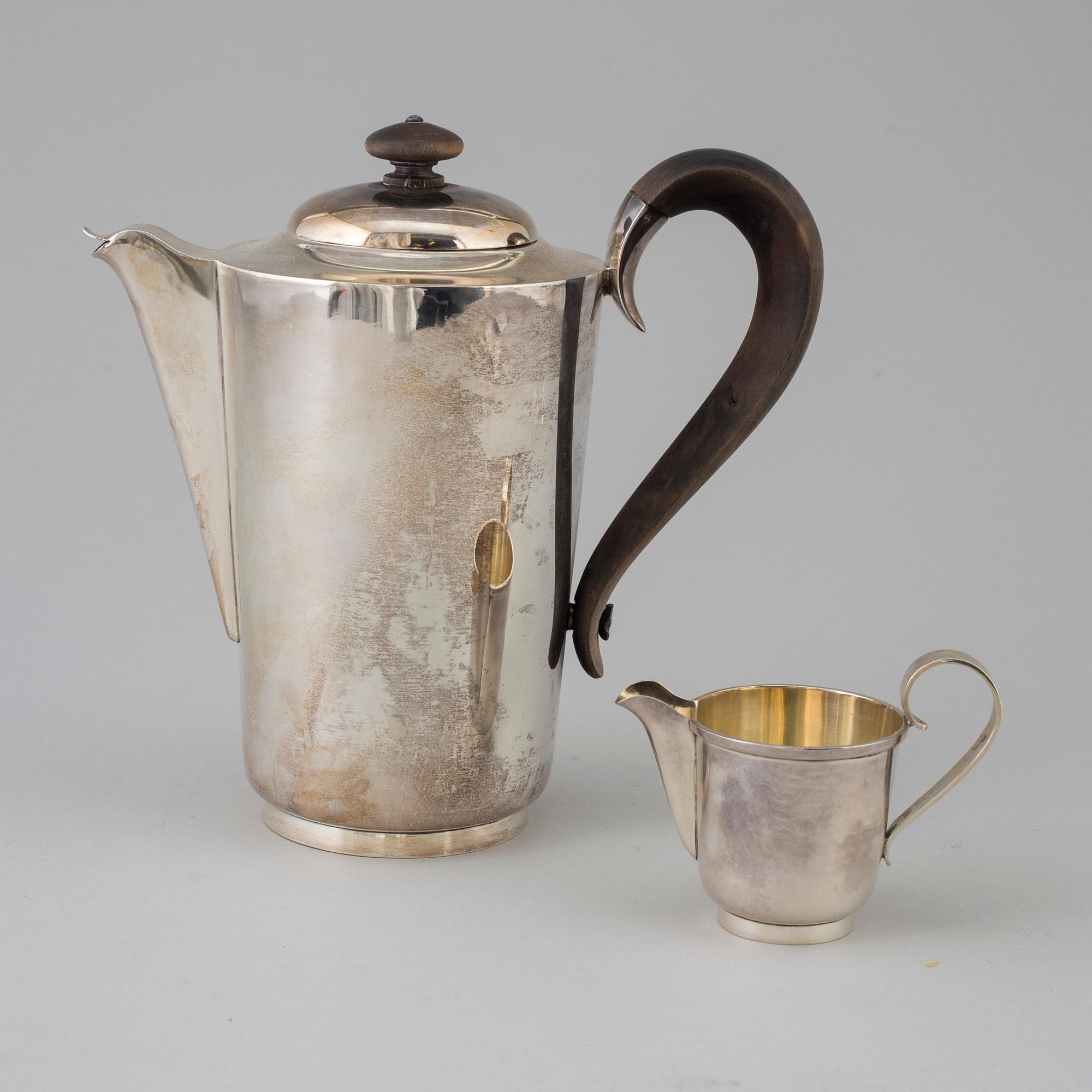 A Bertil Haglund Studio sterling silver coffee pot and creamer, Stockholm 1948.