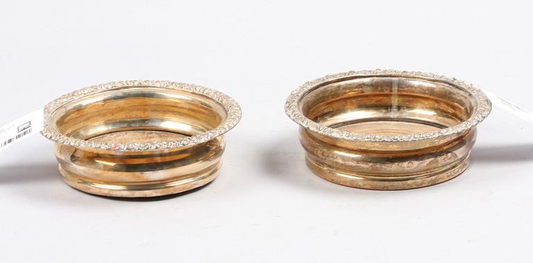 COASTERS, ett par, nysilver, 1900-talets första hälft.