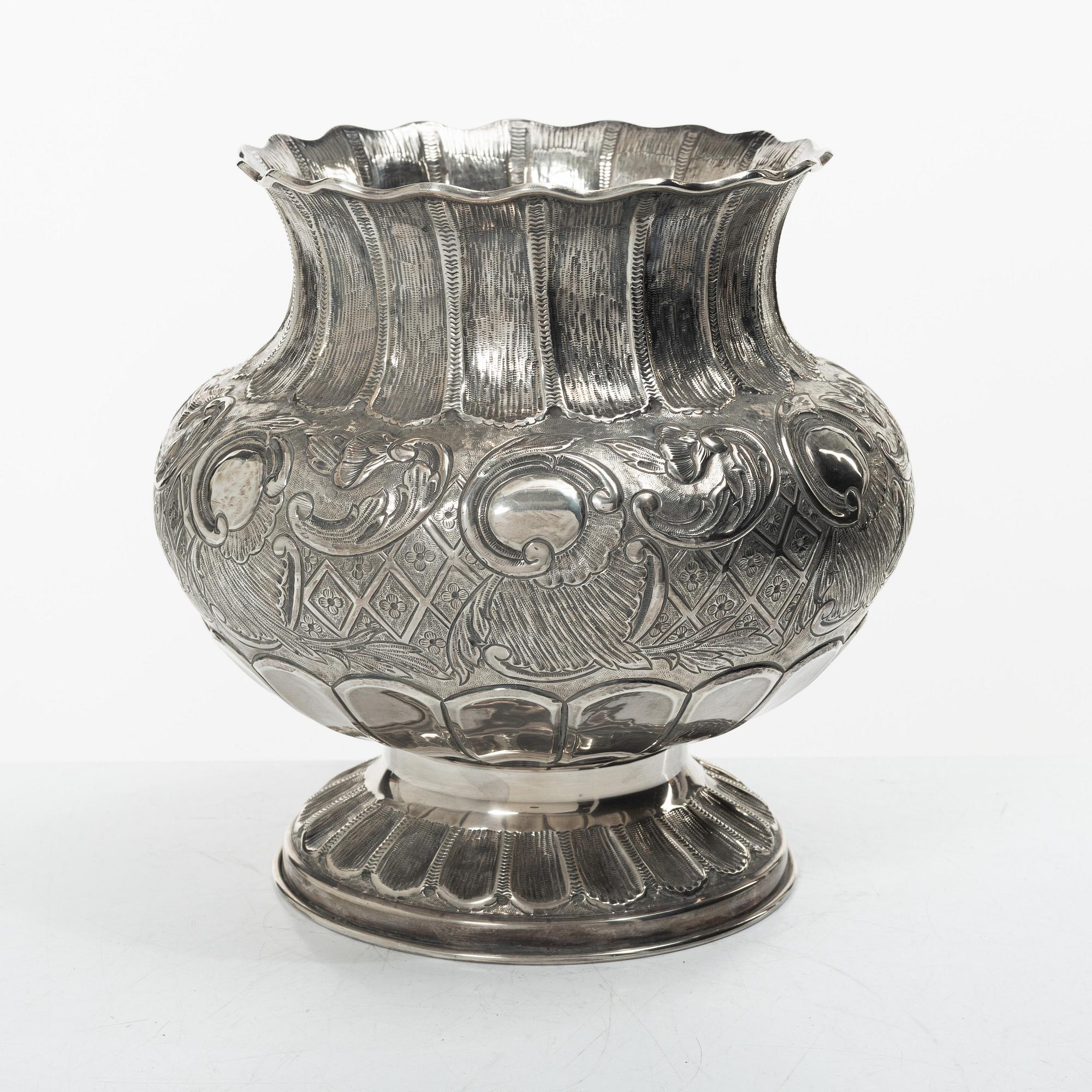 Vase / outer casing, silver, Rococo style, 20th century.