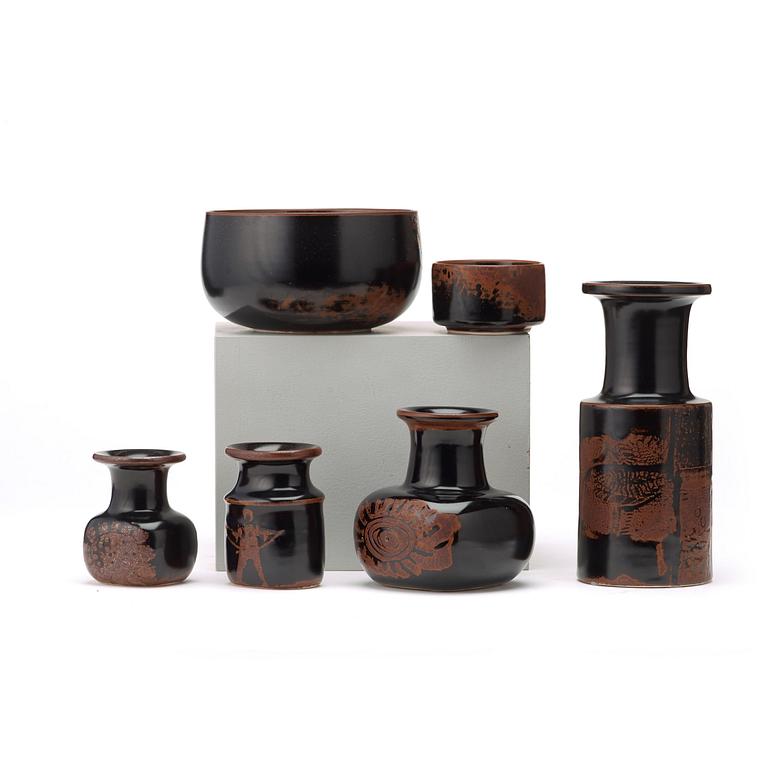 Stig Lindberg, a sedt of four stoneware vases and two bowls, Gustavsberg studio 1976-77.