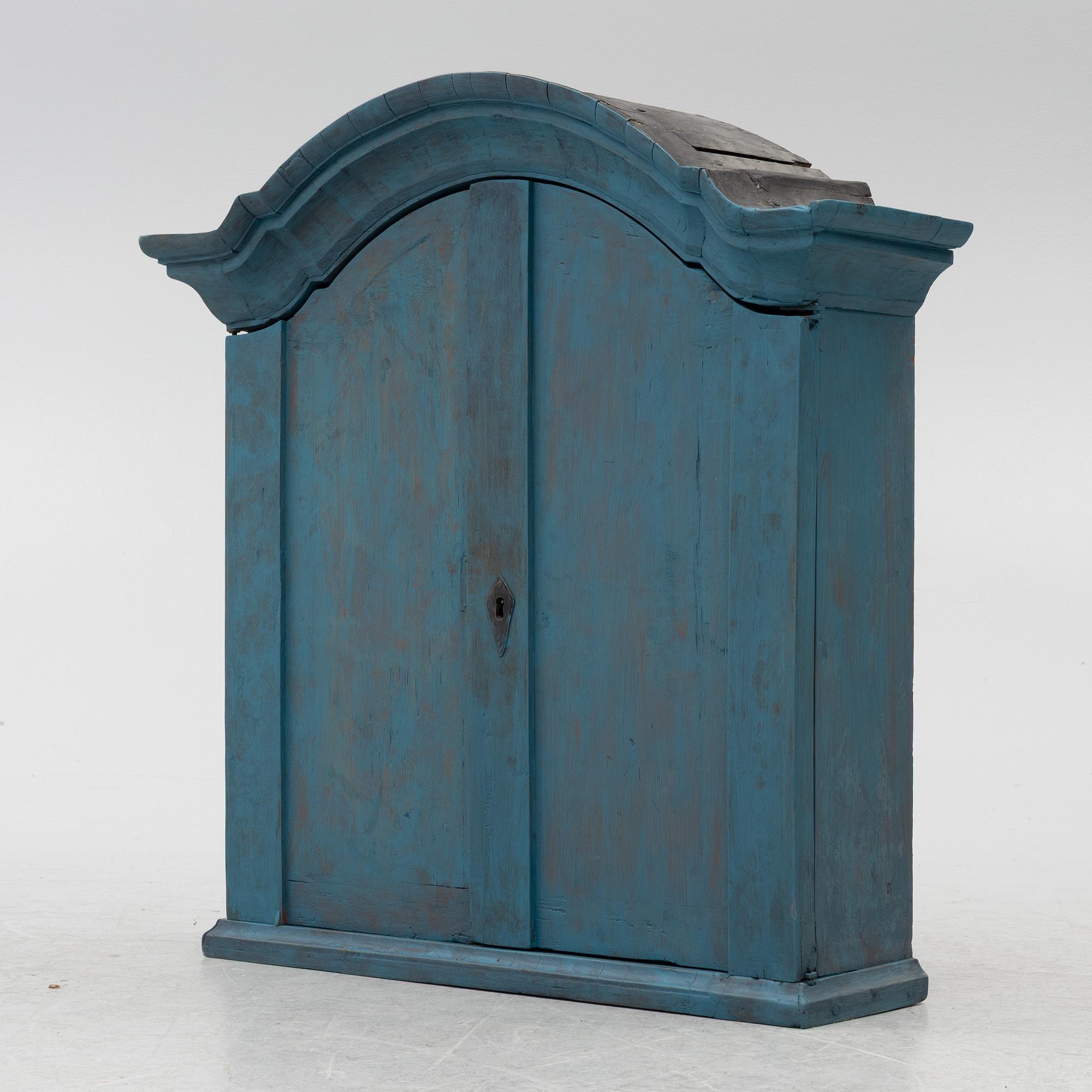A wall cabinet, 18th century.