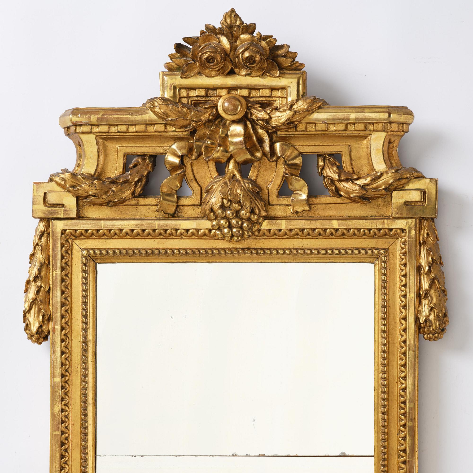 A Gustavian mirror.