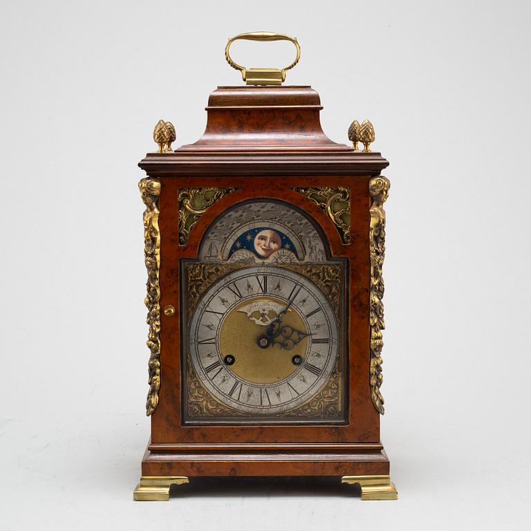 John Smith, London, 1900-tal, table clock.