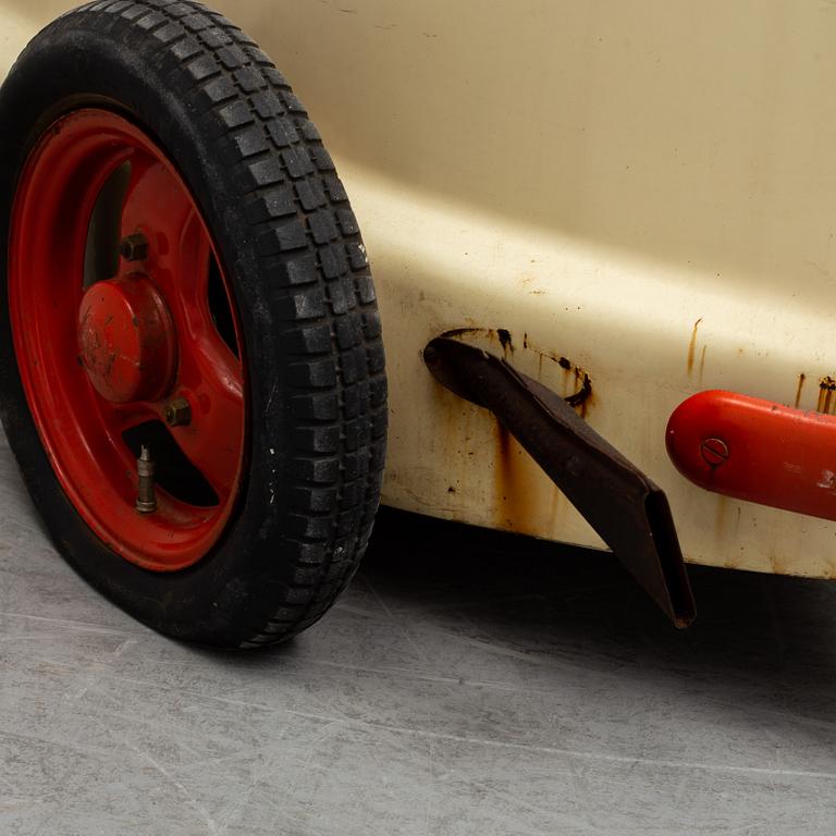 A Austin pathfinder pedal car, ca 1949.