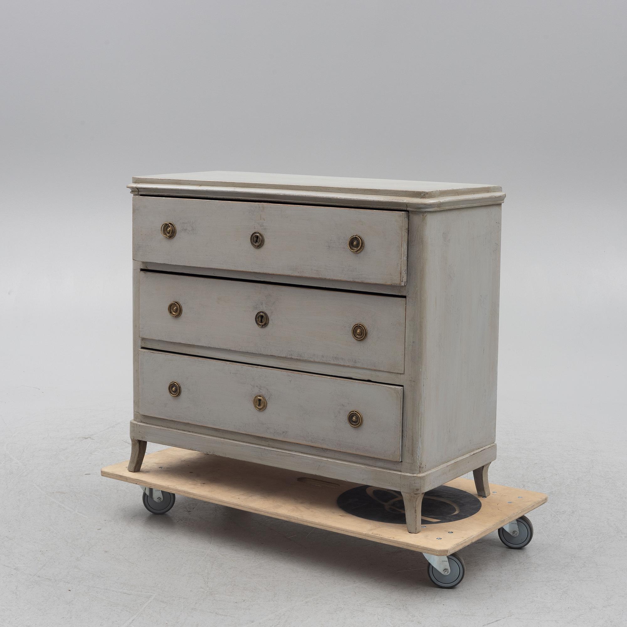 Chest of drawers, 19th century.