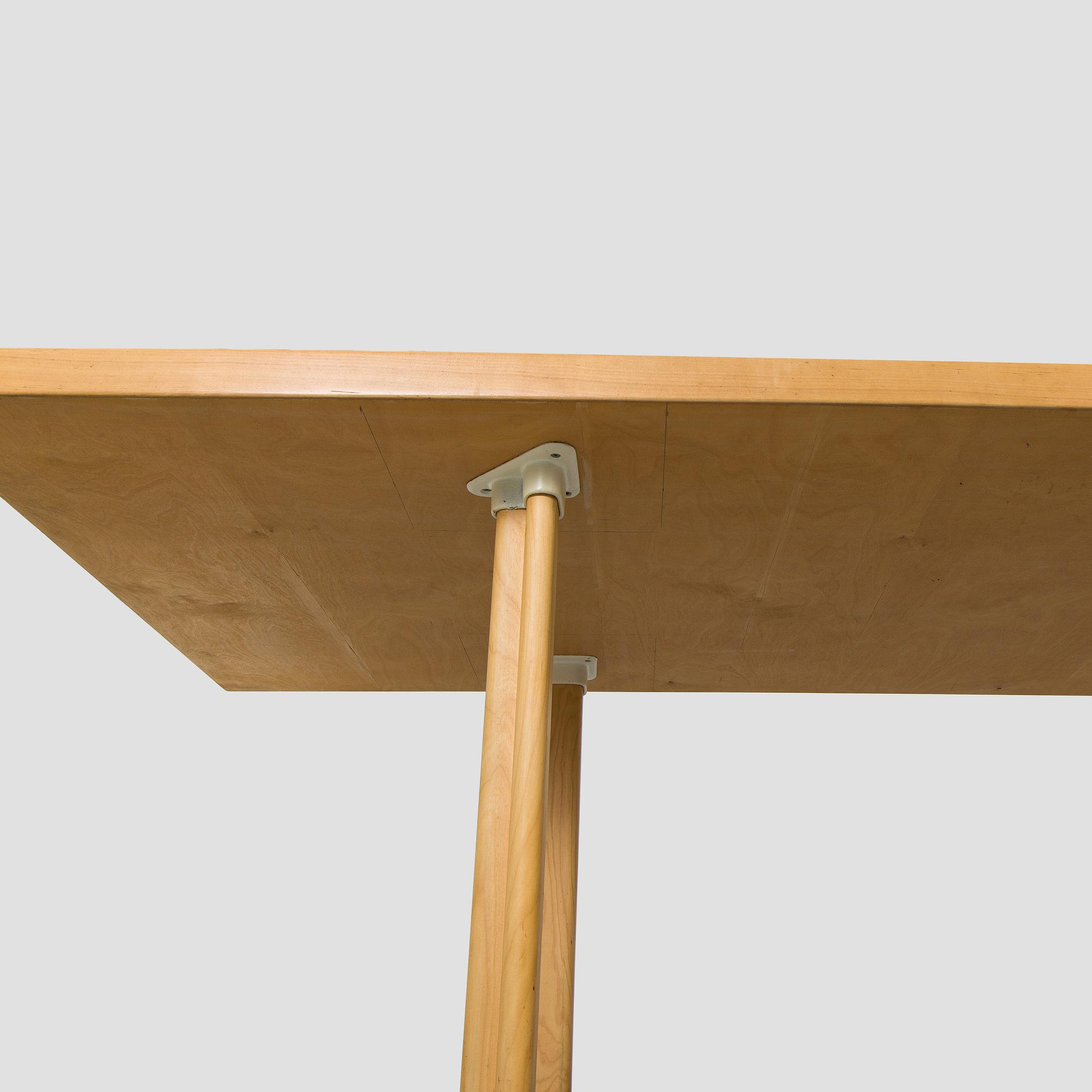 Alvar Aalto, ruokapöytä / neuvottelupöytä, malli 86, Artek, 1900-luvun loppu.