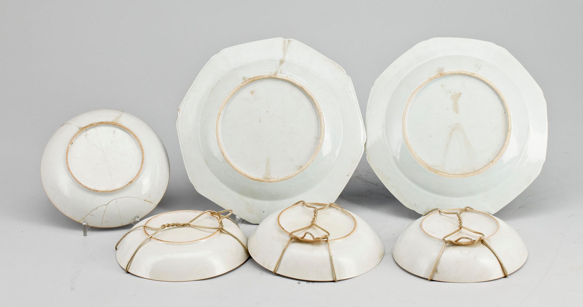 TALLRIKAR, 2 st samt  SKÅLFAT, 4 st, porslin. Kina 1700/1800-tal.