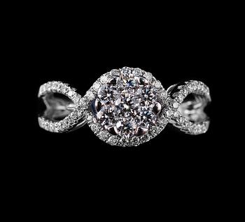 527. SORMUS, briljanttihiottuja timantteja n. 0.71 ct. 18K valkokultaa. Paino 4,1 g.