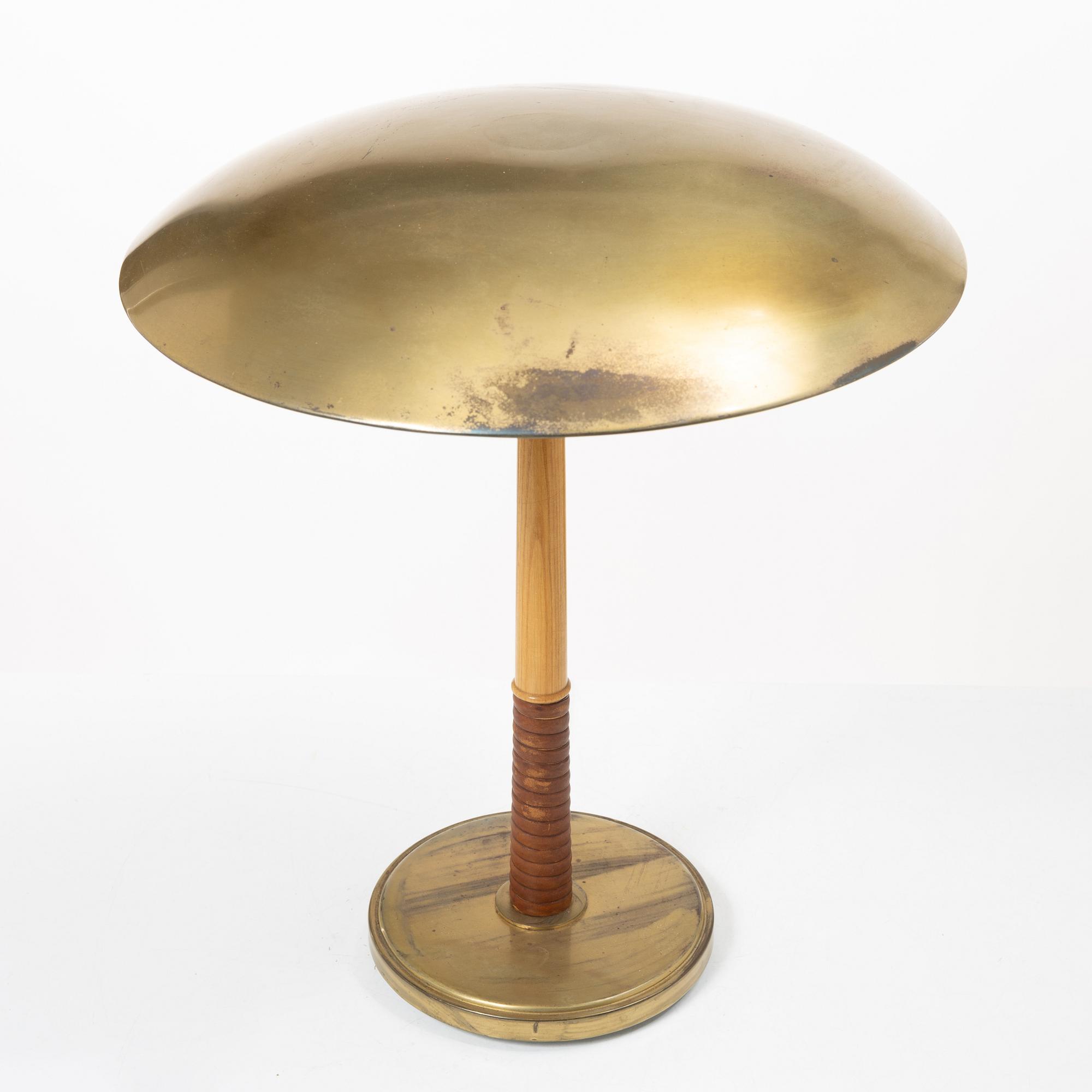 Harald Notini, A model 15525 table lamp, Arvid Böhlmarks Lampfabrik, Stockholm, 1950s.
