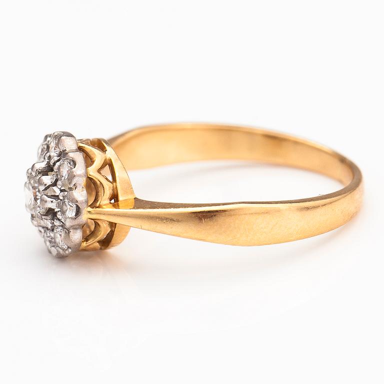 RING, 18K guld, diamanter ca 0.30 ct tot.