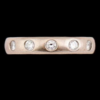 RING, 18 k vitguld, 2000, briljantslipade diamanter. tot 0.35 ct. Total vikt 9,5 g.
