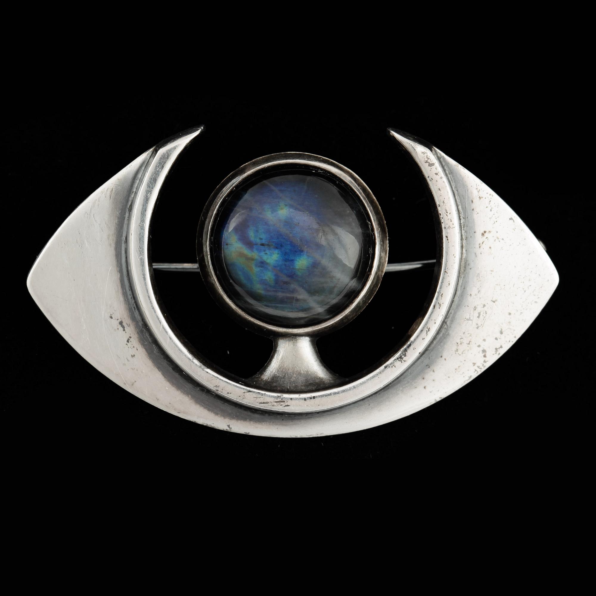 SMYCKEN, 4 st, silver, bl a Finland, 1900-talets andra hälft. Total vikt ca 51,5 gram.