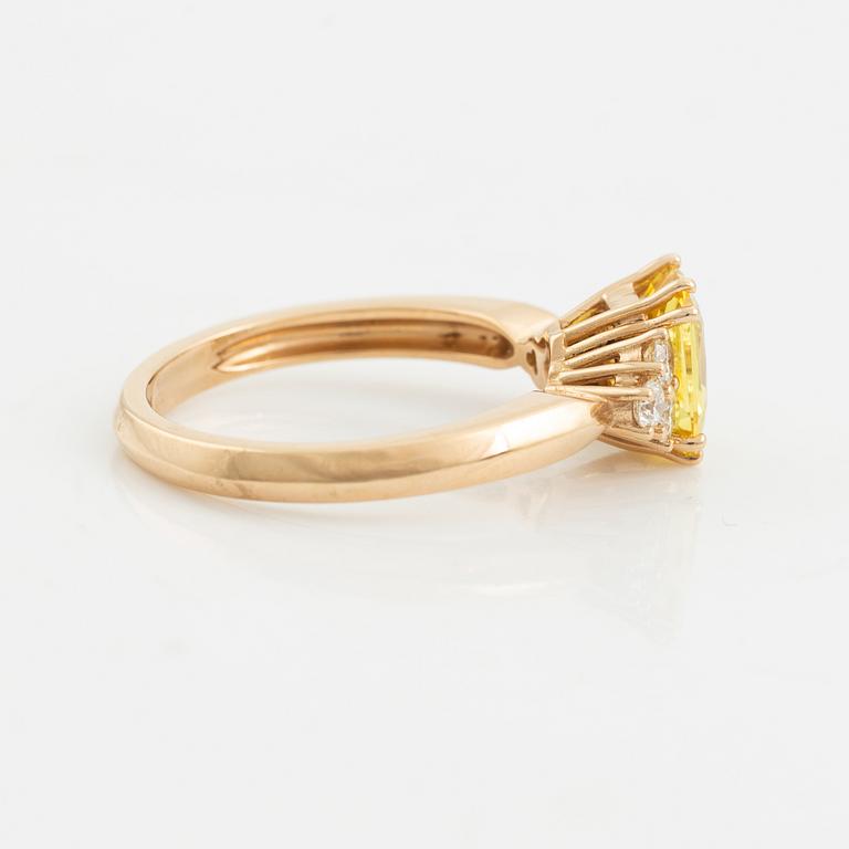 Ring with yellow sapphire and brilliant-cut diamonds.