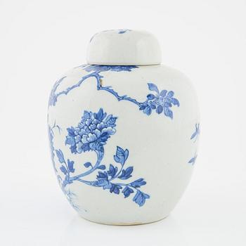 A Chinese blue and white porcelain jar, 20th Century.