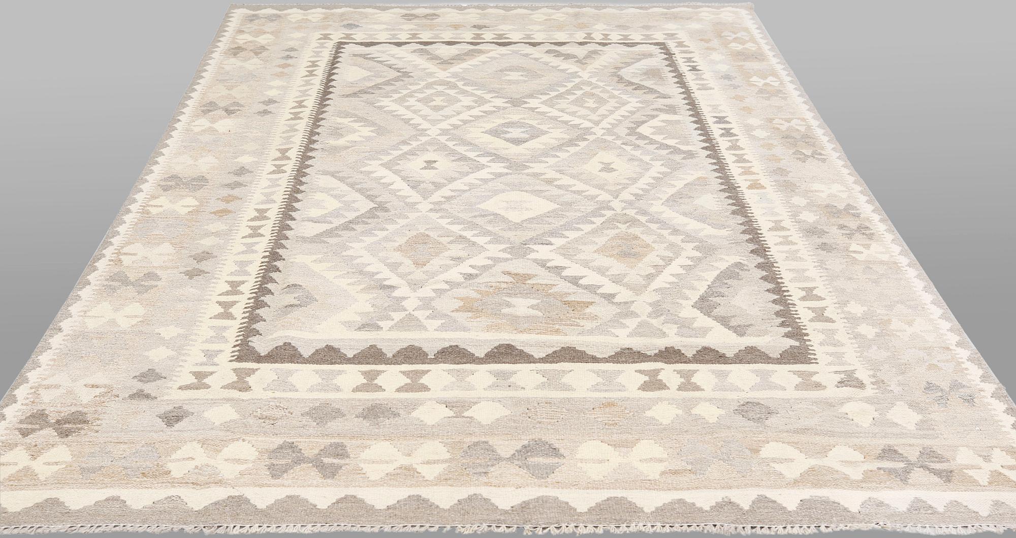 A Kilim rug, approx. 291 x 190 cm.