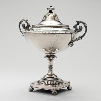 A SUGAR BOWL WITH LID, silver, Kuopio 1822, Jacob Lundström, weight 794 g.