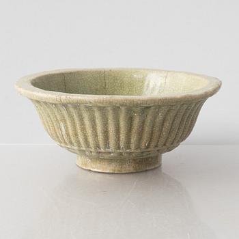 Bowl, celadon, stoneware, China, Qing dynasty, 19th century.