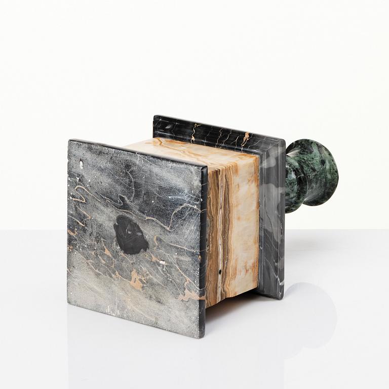 A presumably Italian marble and onyx tazza, around year 1900.