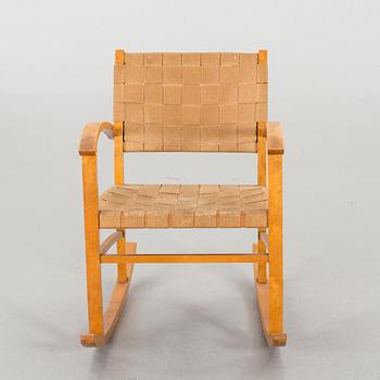 A 1930-40'S ROCKING CHAIR.