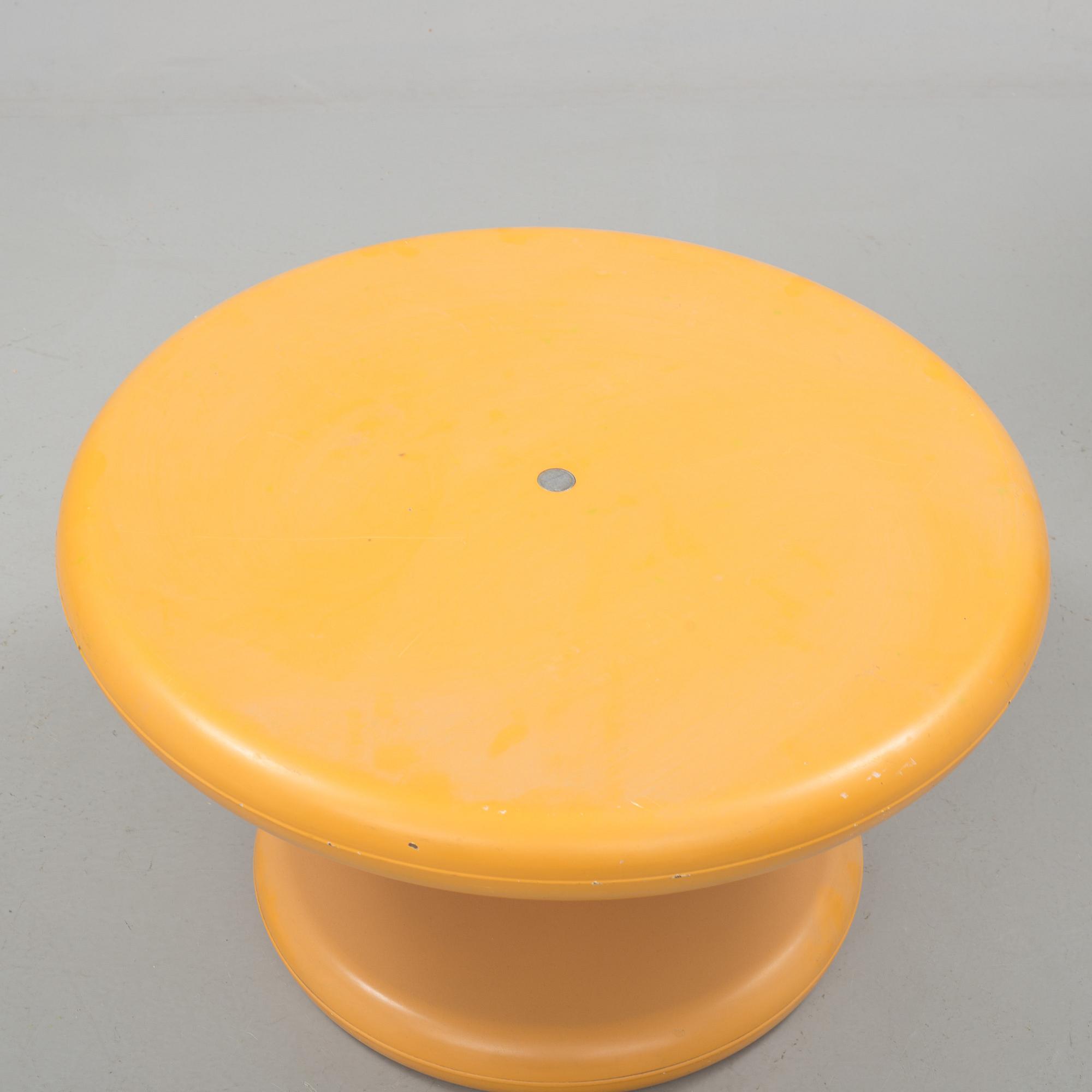 a"Garden egg" armchair and a table by Peter Ghyczy, Reuter Products, designed 1968.