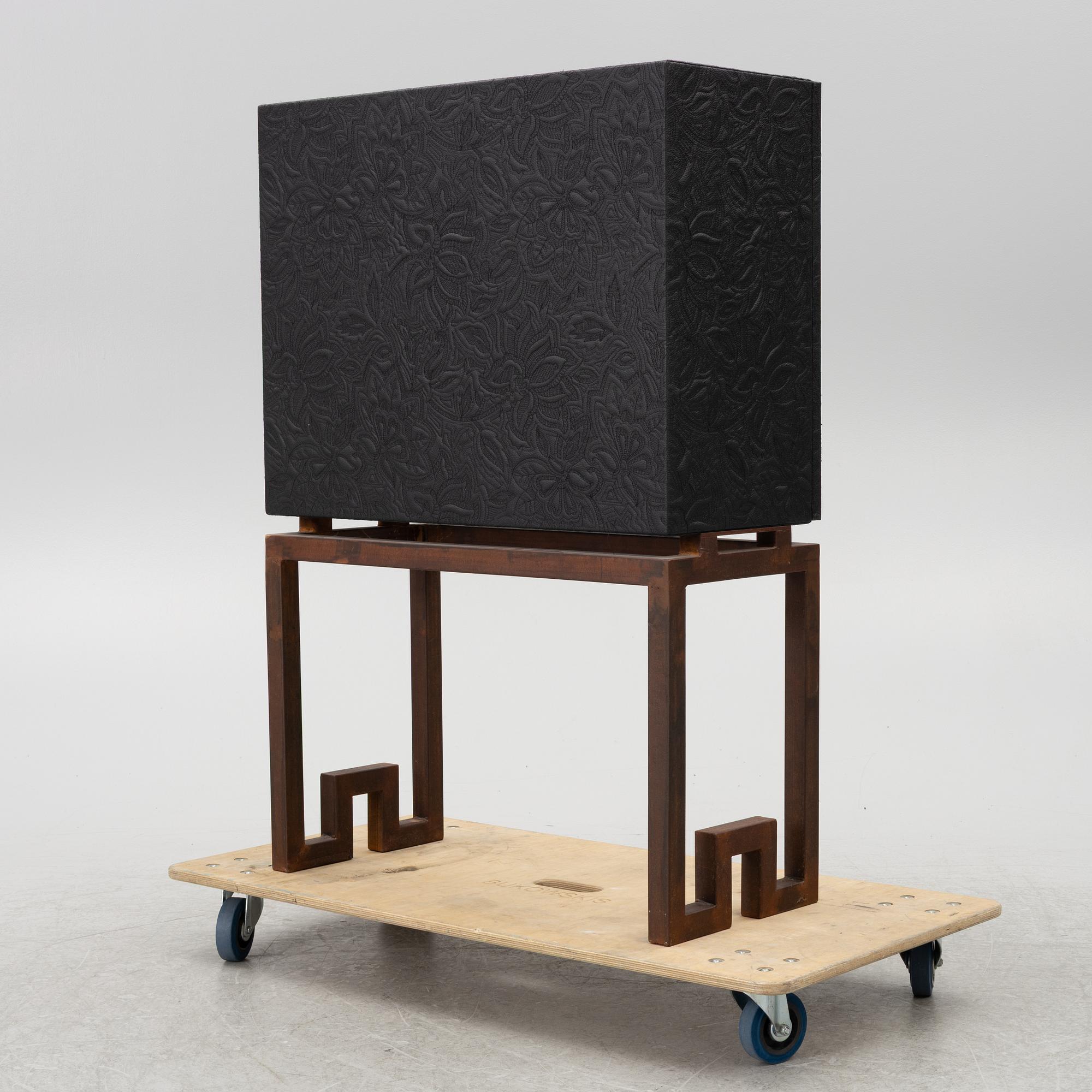 Cabinet, DIS, 2000s.