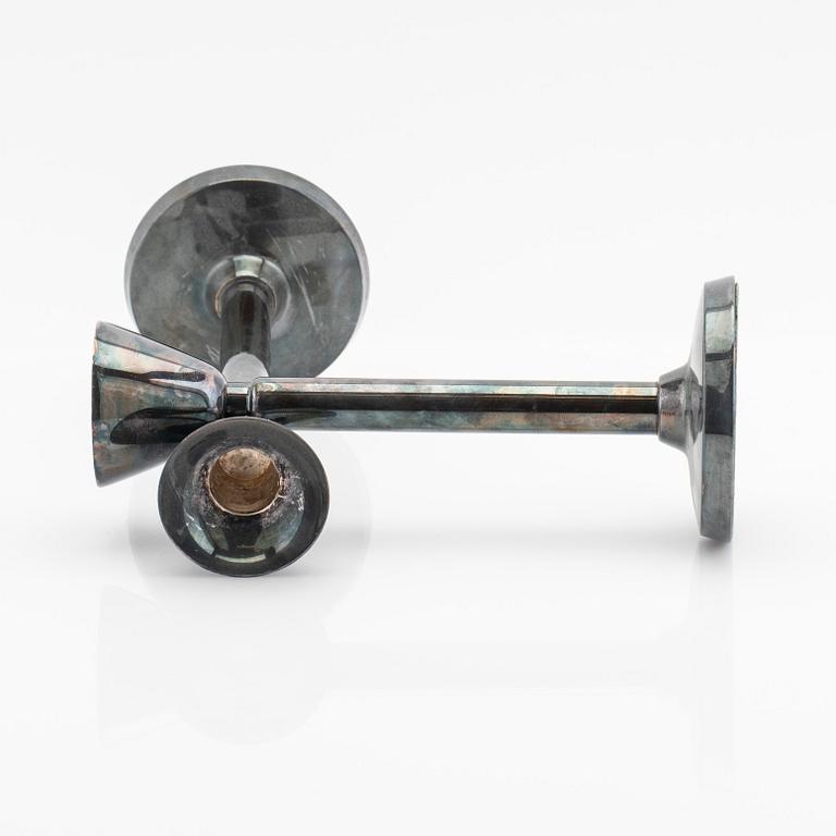Gustaf Jansson, ljusstakar, ett par, sterlingsilver, C.G.Hallberg, Stockholm, 1960.