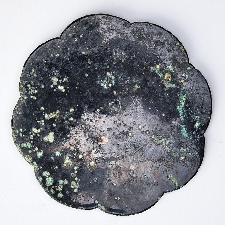 Eight-lobed bronze mirror with mythical animals, Tang dynasty (618–907).