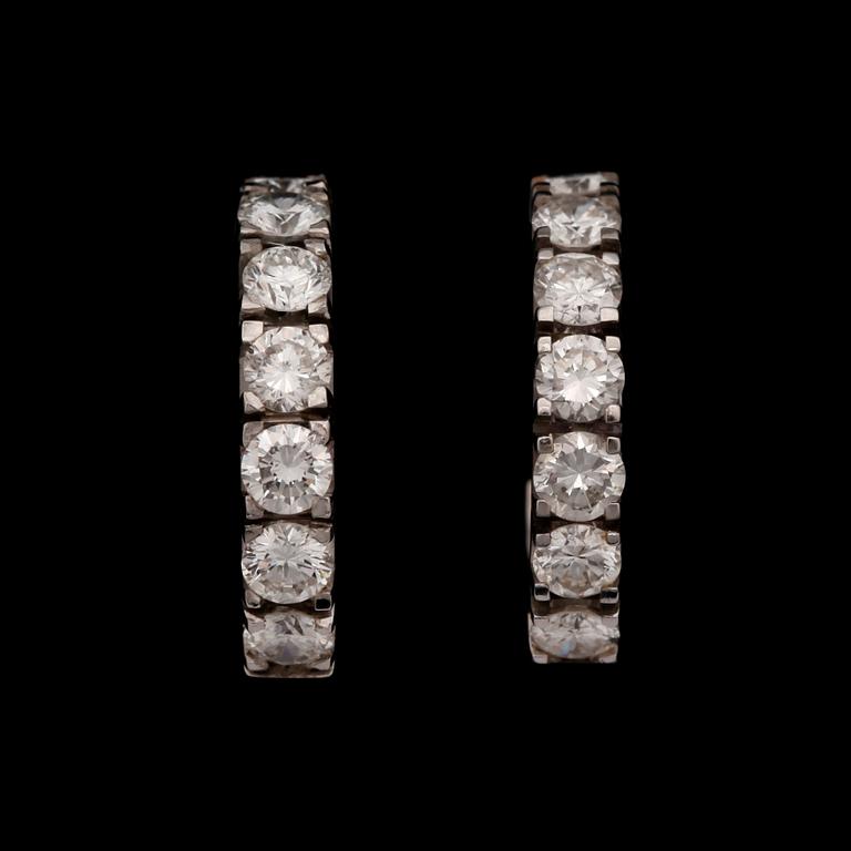 A pair of brilliant cut diamond earrings, tot. 1.28 cts.