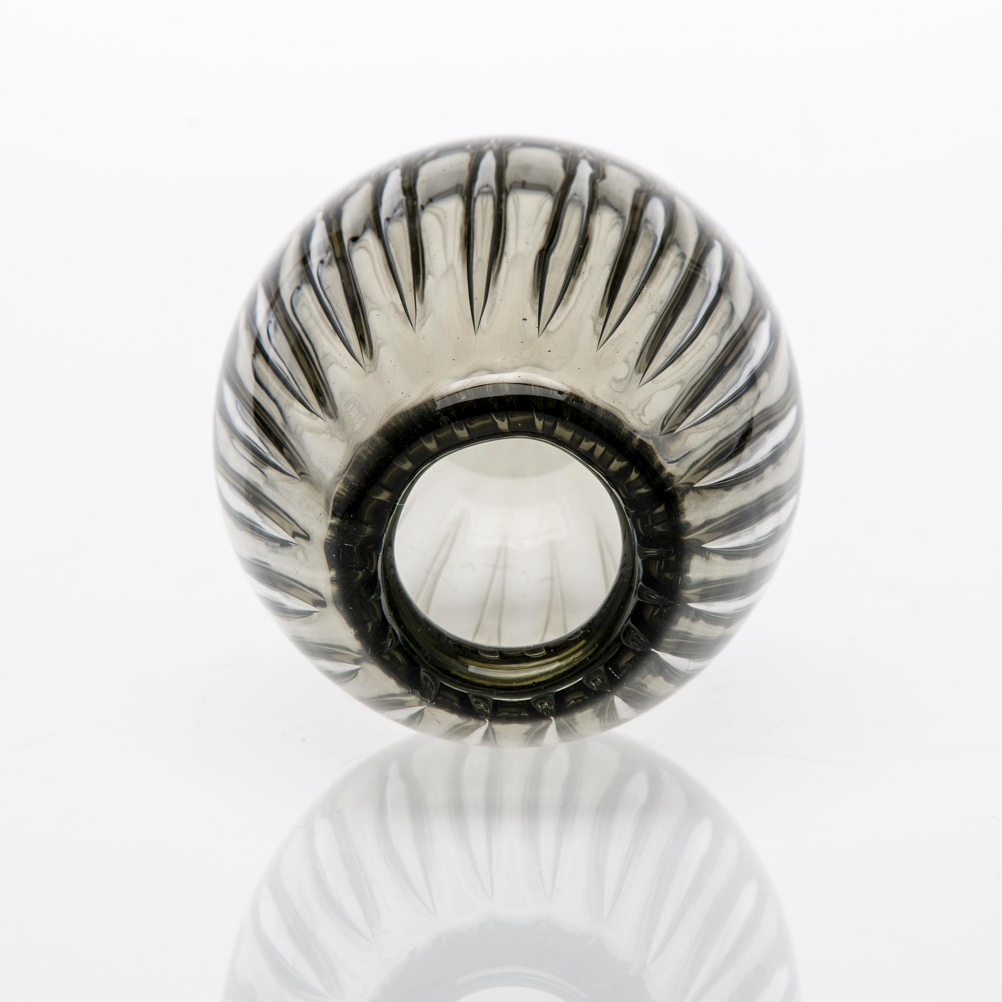 VAS, glas, "Kaisla", signerad med syrapenna K. Franck, Nuutajärvi Notsjö -52.