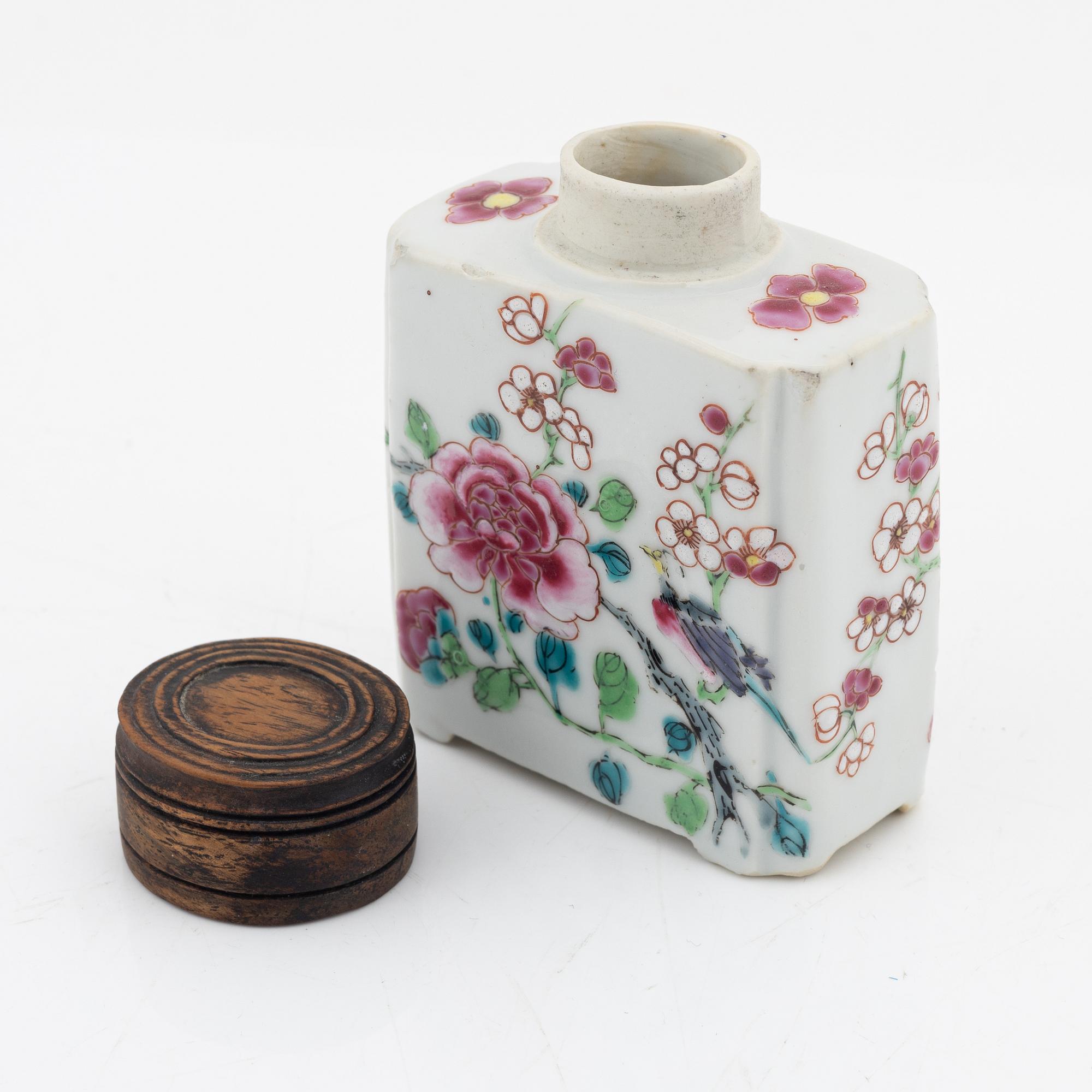 A famille rose tea caddy, Qing dynasty, Qianlong (1736-95).