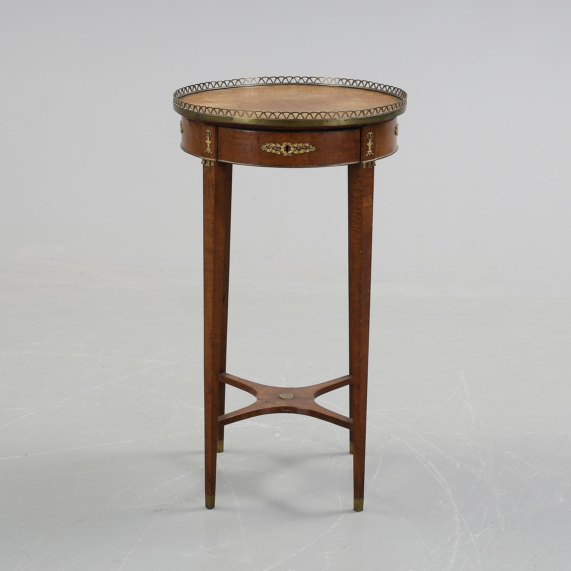 BORD, gustaviansk stil, 1900-tal.