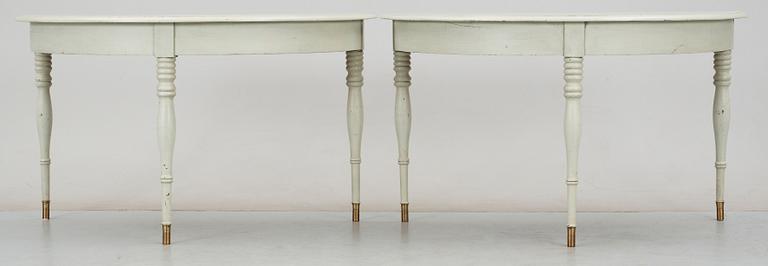 HALVMÅNEBORD, ett par, 1800-tal.