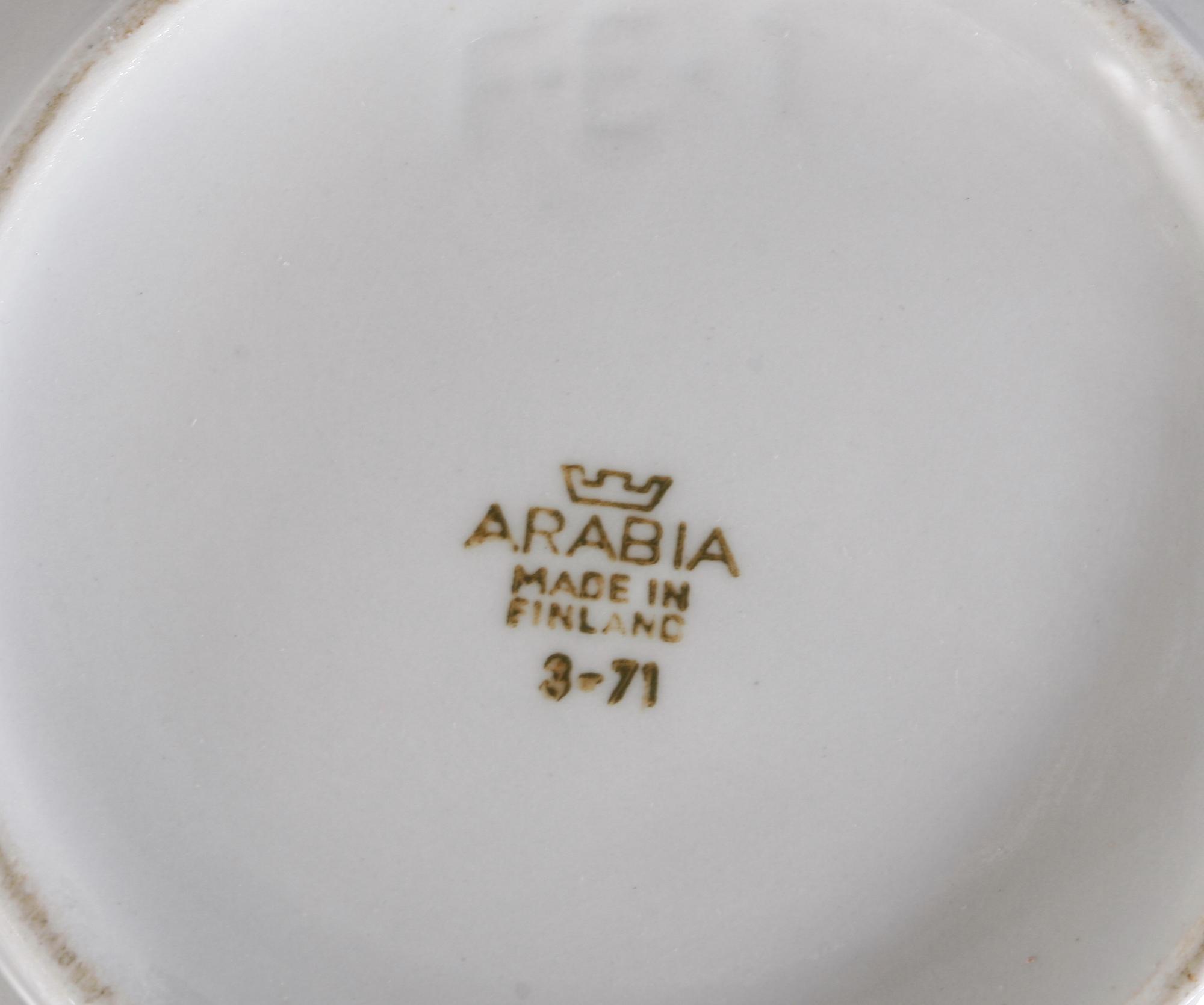 BURKAR MED LOCK, 4 st Porslin och plast. Arabia 50-tal.