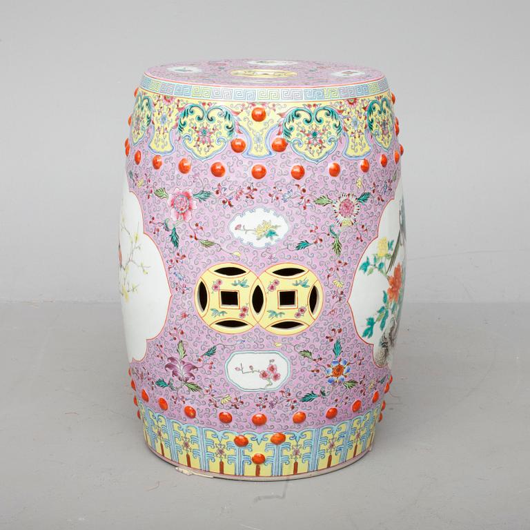 TRÄDGÅRDSPALL, porslin, Kina 1900-talets senare hälft.