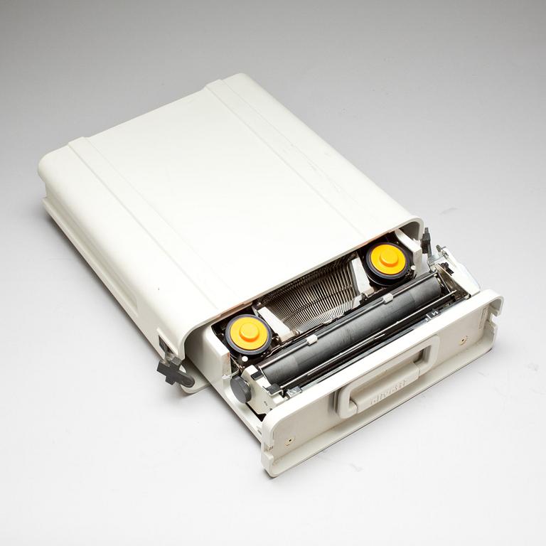 PARTI PLASTFÖREMÅL, 1970-80-tal.