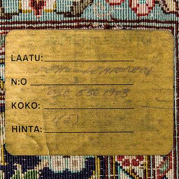 Matta, orientalisk, silke. Ca 273 x 185 cm.