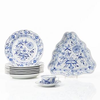 Meissen, Dinner service components, 9 pcs, “Onion Pattern”, Germany, 20th century.
