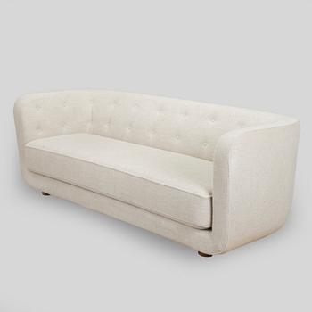 Flemming Lassen, sofa, "Vilhelm", för Audo Copenhagen. Nyproduktion. Formgiven i 1935.