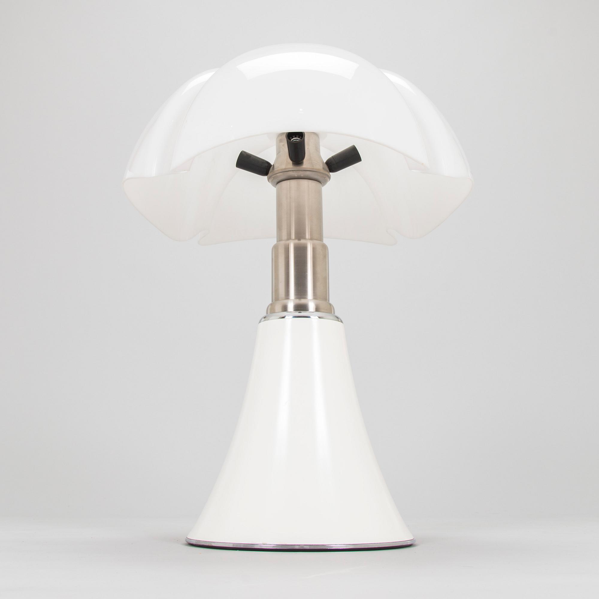 Gae Aulenti, bordslampa, "Pipistrello", Martinelli Luce, Italien, modellen formgiven 1965.