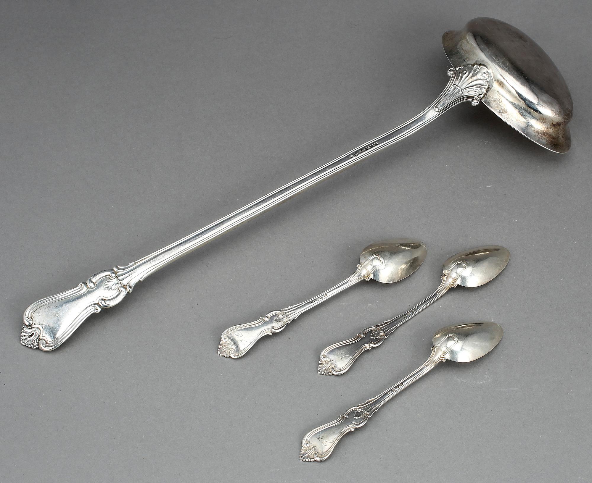 SOPPSLEV samt DESSERTSKEDAR /TESKEDAR, 1+3 "Olga", Kristianstad, 1855 och 1888. Vikt ca 308 gram.