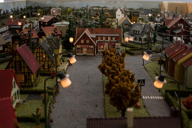 MÄRKLINBANA MED MÄRKLINTÅG. Bland annat tågset Märklin H0 28703. 1900-talets andra hälft.