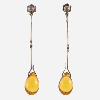 Vivianna Torun Bülow-Hübe, collier och örhängen, silver med bärnstensfärgade glasdroppar.
