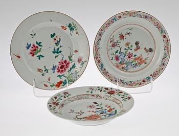 TALLRIKAR, 3 st, SKÅL samt SKÅLFAT, 4 st, porslin. Kina, bl a 1700-tal.